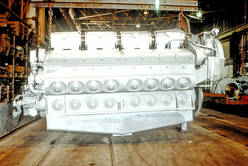 EMD-ENGINE-645-16 Marine Engine with a Woodward type PG governor.jpg